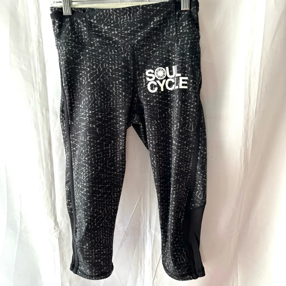 Lululemon Soul Cycle crop leggings black marked SZ 4 Worn once